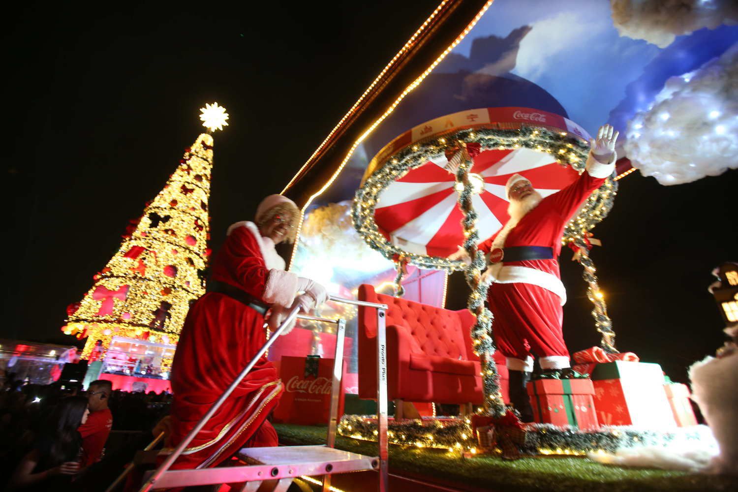 Árvore de Natal de 52 metros é inaugurada no parque Villa-Lobos, em São  Paulo – Noticias R7