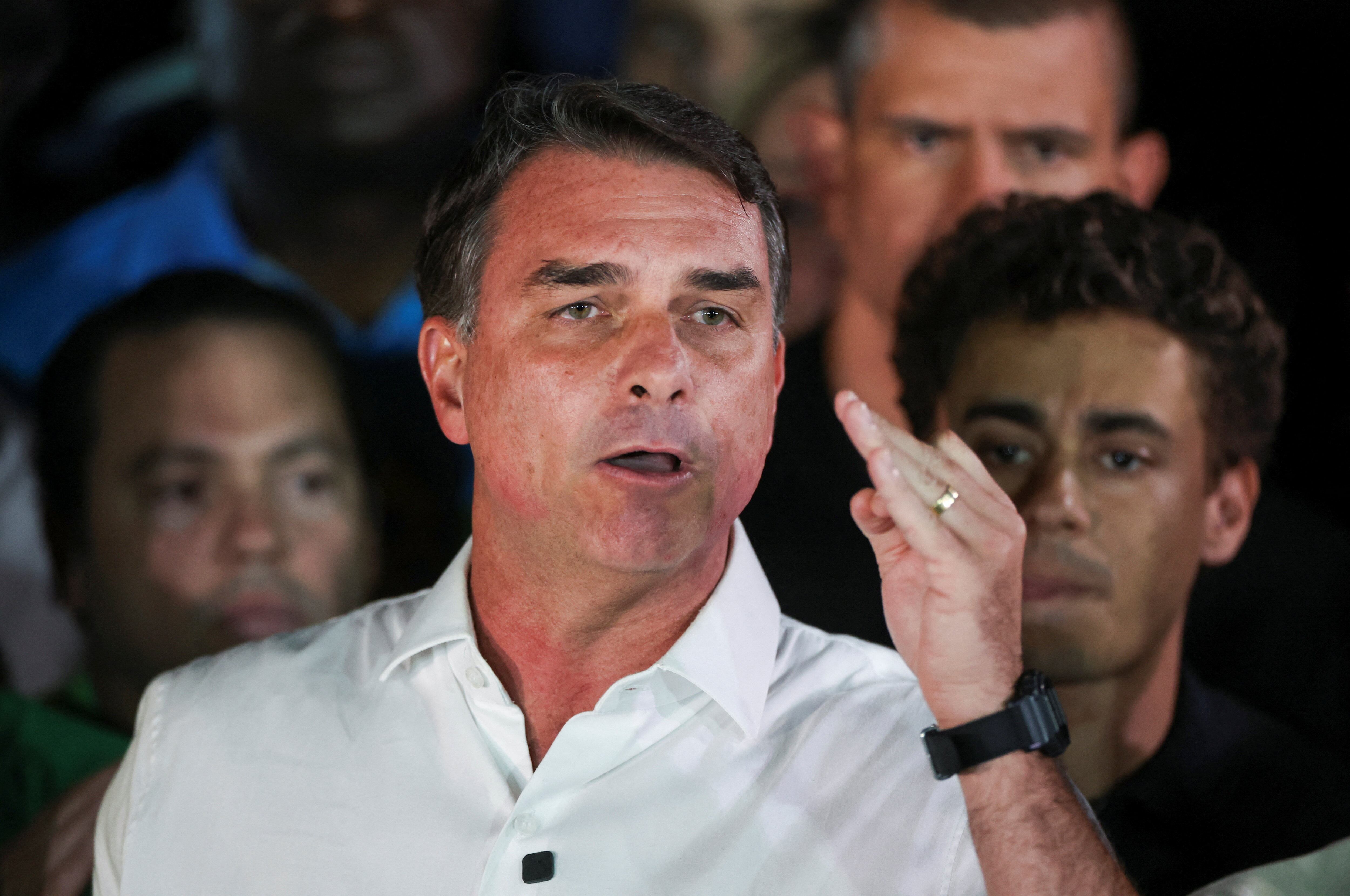 Eduardo Bolsonaro pede que Flávio deixe o país se perder as eleições para Lula – Noticias R7