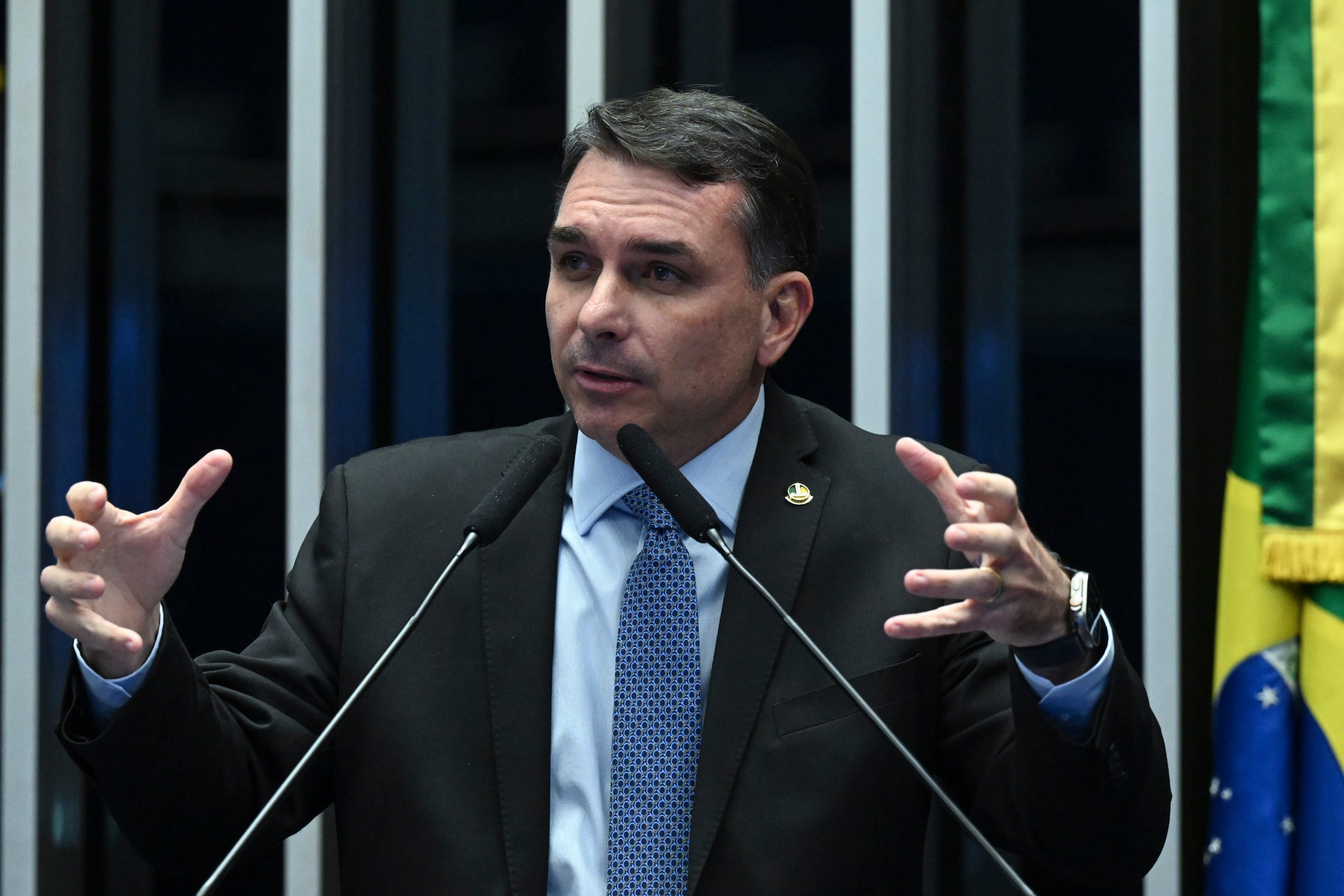 Flávio Bolsonaro dá recado 'direto e urgente' ao mercado ao testar se  descolar do pai, dizem analistas – Noticias R7