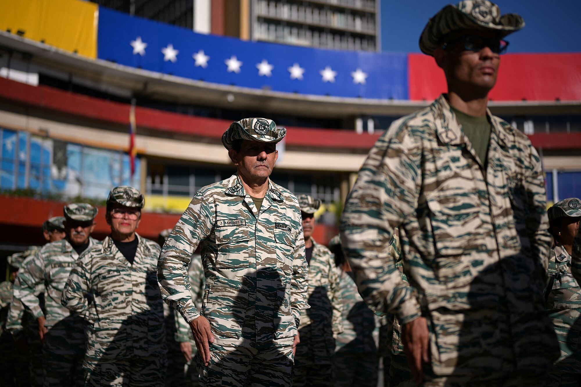 quem tem mais poder de fogo brasil ou venezuela Entenda como as forças militares da Venezuela se comparam às dos EUA no  Caribe – Noticias R7