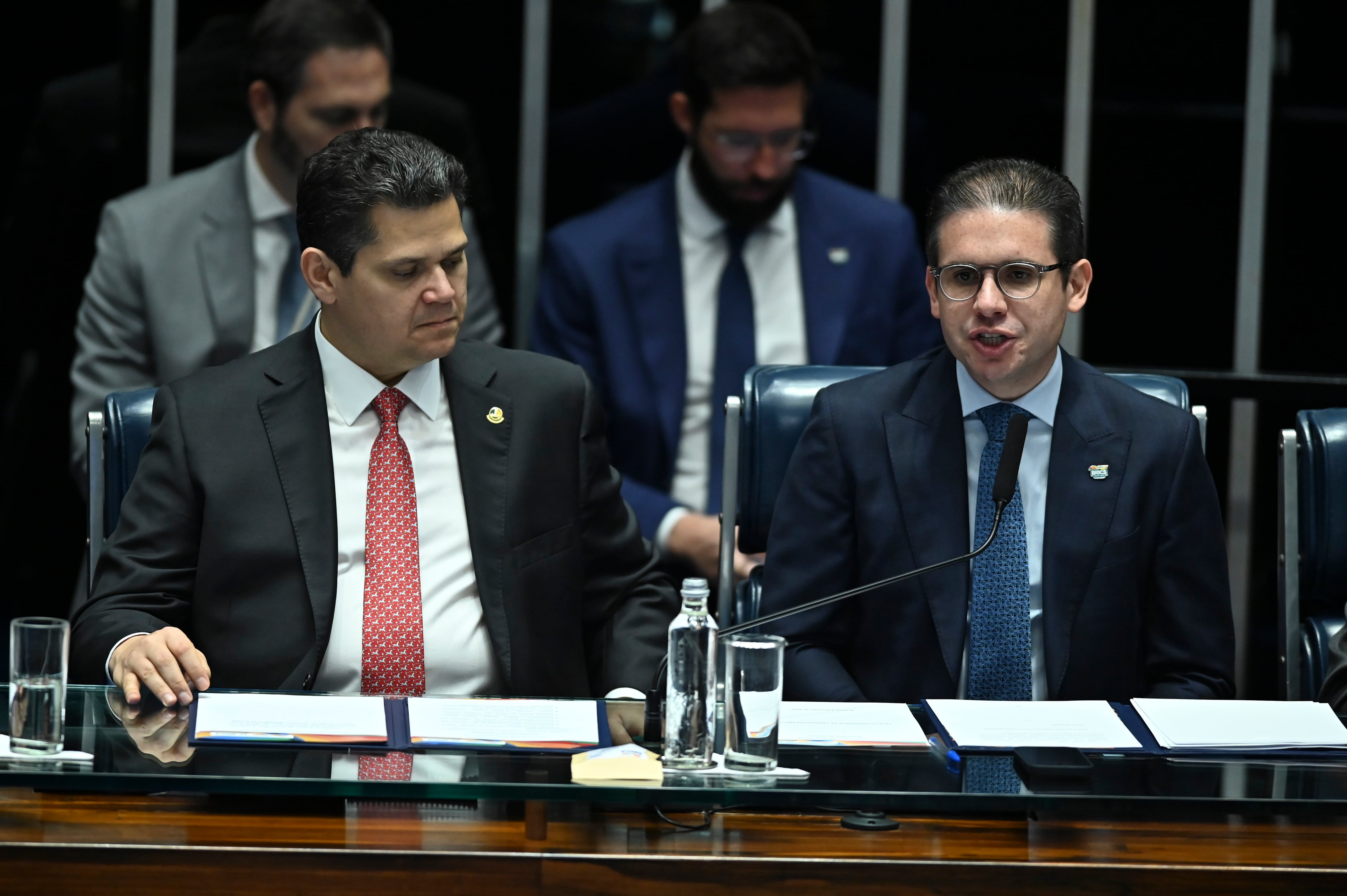 Hugo Motta e Alcolumbre se reúnem para discutir reação do Congresso ao  tarifaço de Trump – Noticias R7