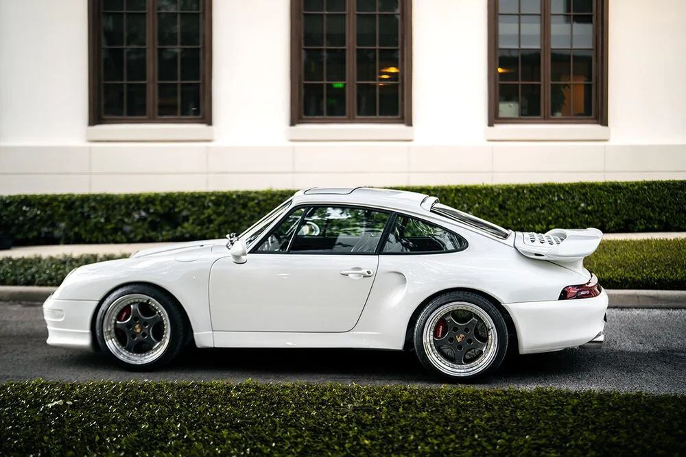 Preparadora dos EUA apresenta Porsche 911 (993) customizado ao