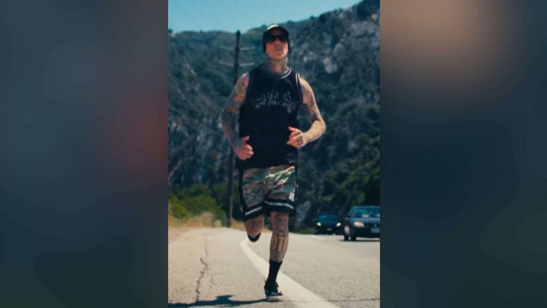 Travis Barker transforma adversidade em motivação com corrida de rua –  Noticias R7, image size:1920x1080